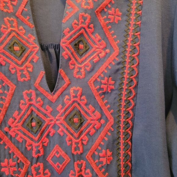 ⭐Women's Tunic top Sz S Embroidered Beach Boho Navy Blue Red geometric pattern⭐ - Picture 6 of 6